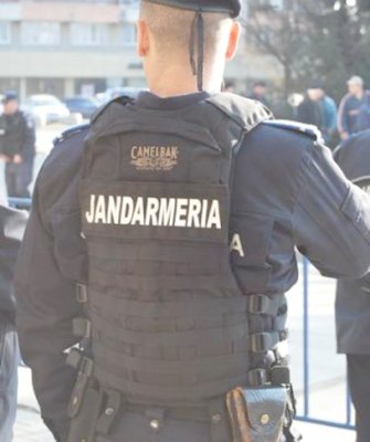 Jandarmii au amendat comercianţii de tix